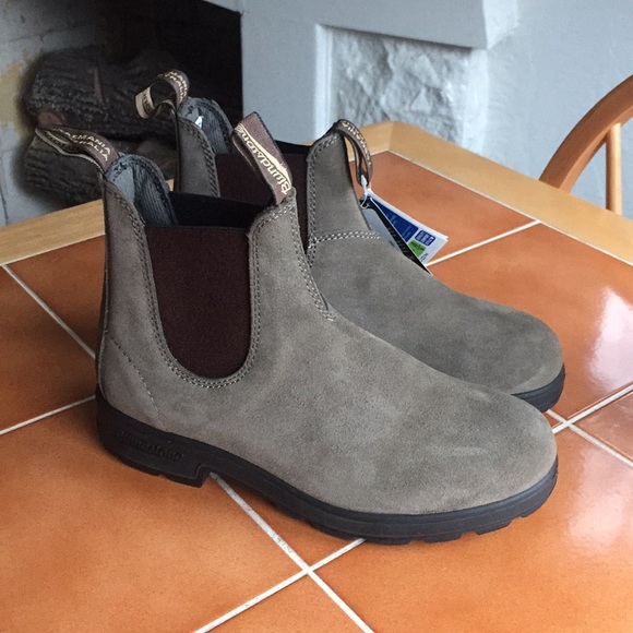 womens grey blundstones